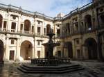 Tomar, Kreuzgang Claustro dos Filipes mit Barockbrunnen im Convento de Cristo (28.05.2014)