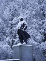 verschneiter Lenin, zentraler Platz in Polessk