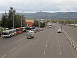 Blick auf eine der mehrspurigen Hauptstrassen in Krasnojarsk am 14.