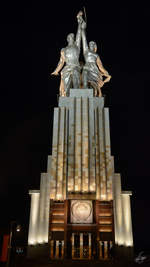 Das sowjetische Denkmal  Arbeiter und Kolchosbuerin  des Bildhauers Vera Mukhina.