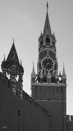 Kreml-Mauern und Erlserturm in der russischen Hauptstadt Moskau.