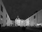 Der Innenhof des Stadtschlosses von Linköping bei Nacht.
