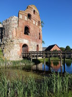 stra Grervie, Manstorps gavlar, mittelalterliche Burg, erbaut von 1540 bis 1547 durch Eske Bille, 1678 bei einem dnischen Angriff zerstrt (11.06.2016)