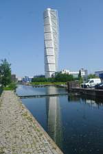 Malmö, Turning Torso Hochhaus, Architekt Santiago Calatrava, höchster Wolkenkratzer Skandinaviens (13.07.2013)