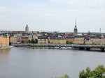 Ein Pendeltg Zug am 21.06.2016 in Stockholm auf dem Centralbron