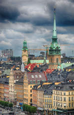 Blick auf die Altstadt von Stockholm (Gamla Stan) mit der deutschen Kirche (Tyska Kyrka) vom Gondolen.