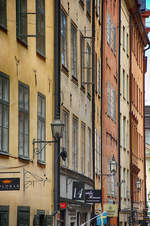 Huser an Kpmangatan (Kaufmannsfrae) in der Altstadt Gala Stan von Stockholm.