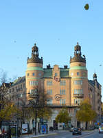 Dieses markante Gebäude wurde 1899 für den Holzhändler Gustaf Carlberg erbaut.