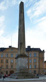 Der aus Granit gefertigte Obelisk soll an den Schwedisch-Russischen Krieg der Jahre 1788 bis 1790 erinnern.