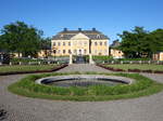 Lövstabruk, Herrenhaus mit Schloßpark, erbaut von 1725 bis 1730 im spätkarolinischen Stil, die Einrichtung stammt von Jean Eric Rehm, Park angelegt bereits 1690, spätbarock