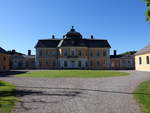 Österbybruk, Herrenhaus, erbaut von 1763 bis 1780 durch Elias Kessler und Erik Palmstedt, im rechten Flügel eine Kirche von 1735 (23.06.2017)