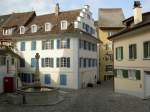 Bremgarten, Schlssligasse mit Zeughausbrunnen (07.06.2012)