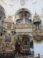 Muri, Lettnerorgel und Kanzel der Klosterkirche, Orgel erbaut 1743 durch Joseph   und Viktor Ferdinand Bossart (11.08.2012)