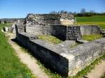 Augst, Reste der Rmerstadt Augusta Raurica, der erhalten gebliebene untere Kernbau einer sakralen Anlage am Heiligtum Grienmatt, April 2015