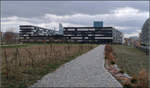 Moderne Architektur in Basel -    Die Wohnüberbauung Erlentor vom Erlenmattpark aus gesehen.
