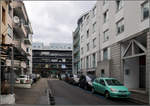 Moderne Architektur in Basel -    Blick durch den Blsiring mit der Wohnanlage 'Hammerstrae' rechts auf den Wohn- und Geschftshauskomplex 'Riehenring', beide Anlagen von Diener &