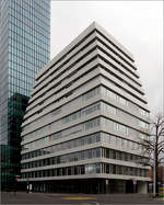 Moderne Architektur in Basel -    Die Wohn- und Geschäftsüberbauung Rosentalstrasse neben dem Messeturm.