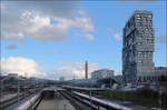 Moderne Architektur in Basel -    Blick von der Margarethenbrücke über die Bahnsteige des Bahnhofes SBB.