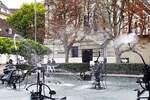 BASEL (Kanton Basel-Stadt), 01.10.2020, der Fasnachtsbrunnen auf dem Theaterplatz, ein vom Knstler Jean Tinguely geschaffener Brunnen mit zehn maschinellen Skulpturen in einem groen