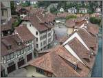 Blick von der Nydeggbrcke in Bern auf tiefer liegende Teile der Altstadt am Ufer der Aare.