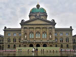 Die Nordfassade des Bundeshauses in Bern (CH).
