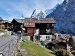 Mrren, Hauptstrasse mit Sicht auf dem Eiger im Hintergrund - 26.10.2017    