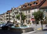 Romont, Grand Rue mit Stadtbrunnen (18.08.2012)