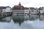 LUZERN, 29.09.2022, das von 1602-1604 erbaute Rathaus