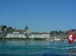 Der Vierwaldstttersee, die Flagge der MS Weggis und ein Teil der luzerner Stadtkulisse.