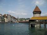 Blick auf einen Teil von Luzern und der Kapellebrcke.