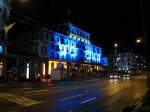 Eine weitere Nachtaufnahme aus Luzern vom 19.07.2007: Das Hotel Schweizer Hof, mit blauem Licht angestrahlt.