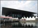 Das Kultur- und Kongresszentrum Luzern, direkt neben dem Hauptbahnhof am Vierwaldsttter See gelegen, wurde Ende der 90er Jahre des letzten Jahrhunderts unter der Regie des franzsischen Architekten