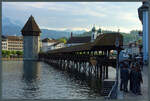 Wahrzeichen von Luzern sind der in der Mitte der Reuss gelegene Wasserturm und die Kapellbrcke, die lteste noch erhaltene hlzerne Brcke Europas.