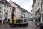 SCHAFFHAUSEN (Kanton Schaffhausen), 16.09.2021, der Tellenbrunnen, bei dem die Brunnengasse in die Vordergasse mndet