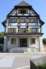 STEIN am Rhein (Kanton Schaffhausen), 20.09.2024, kein historisches Geb�ude, aber der Stil passt zum Ort