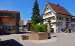 Rieden SG, Dorfplatz mit Brunnen - 05.05.2014