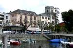 Ascona - Blick vom alten Bootshafen auf Uferpromenade mit Hotel Castello am 05.04.2008