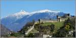 Die Stadtmauer von Bellinzona, wurde im 15.Jahrhundert errichtet.Einst reichte der Lago Maggiore bis an diese Mauer, so das sogar ein Schiffshafen betrieben werden konnte.