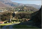 Blick vom Castelgrande auf die Burgen Castello di Montebello,13.Jahrhundert und das Castello di Sasso Corbaro erbaut 1479.