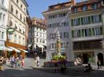 Lausanne, Place de la Palud mit Gerechtigkeitsbrunnen (08.09.2012)