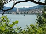 Die Stadt Montreux fotografiert von der Promenade zum Chteau de Chillon aus.