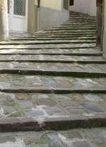 Zahlreiche Treppen führen durch die Altstadt von Montreux.