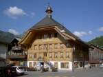 Rossiniere, Hotel de Ville am Dorfplatz (28.05.2012)