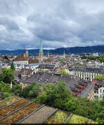 ber den Dchern von Zrich (CH): Von der Polyterrasse sind unter anderem die Trme der Predigerkirche, des Grossmnster, des Fraumnster der Altstadtkirche St.