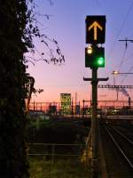 Zrich Hauptbahnhof, Prime Tower beim Sonnenuntergang - 27.11.2013