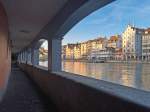 Zürich, Schipfe mit Blick auf die Limmat, den Limmatquai und die Zunfthäuser.
