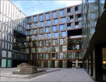 Europaalle Zürich -     Der Innenhof des Baufeldes C mit dem Gebäude von Chipperfield Architects (London), an das auf der linken Seite ein Bau von Max Dudler anschließt.