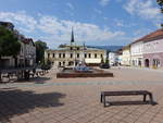 Dolny Kubin / Unterkubin, Brunnen und Gebude am Hviezdoslavovo Namesti (06.08.2020)