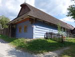 Vlkolinec, blaues Holzhaus im Museumsdorf (06.08.2020)