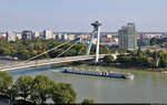 Bratislava (SK):  Ein Blickfang von Weitem ist der 95 Meter hohe UFO-Turm auf der Brcke des Slowakischen Nationalaufstandes (Most SNP).